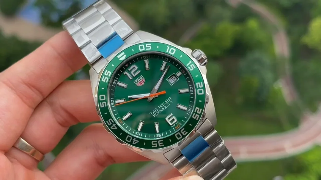 Best Swiss TAG Heuer Formula 1 WAZ1017.BA0842 Replica Watch - 43mm Green Dial & Stainless Steel, 100m Waterproof