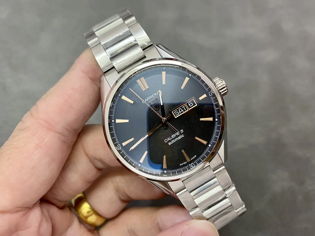 TAG Heuer Carrera WAR211A.BA0782 Replica Men’s Watch 41mm Black Dial Swiss Quartz Movement Super Clone with 100m Water Resistance and 1-Year Warranty