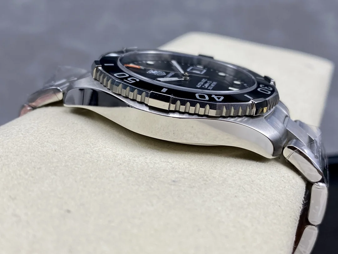 TAG HEUER Aquaracer WAN2110.BA0822 Replica - Best Swiss Super Clone with 100m Water Resistance & 1-Year Warranty