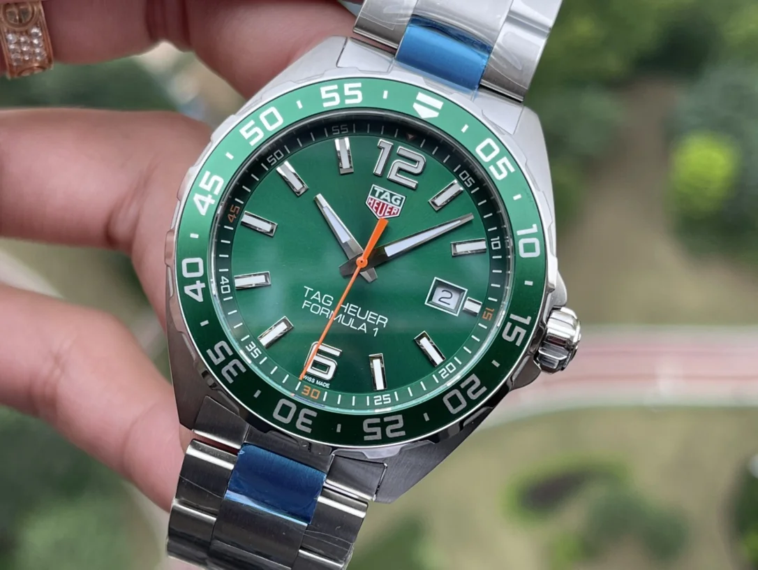 Best Swiss TAG Heuer Formula 1 WAZ1017.BA0842 Replica Watch - 43mm Green Dial & Stainless Steel, 100m Waterproof