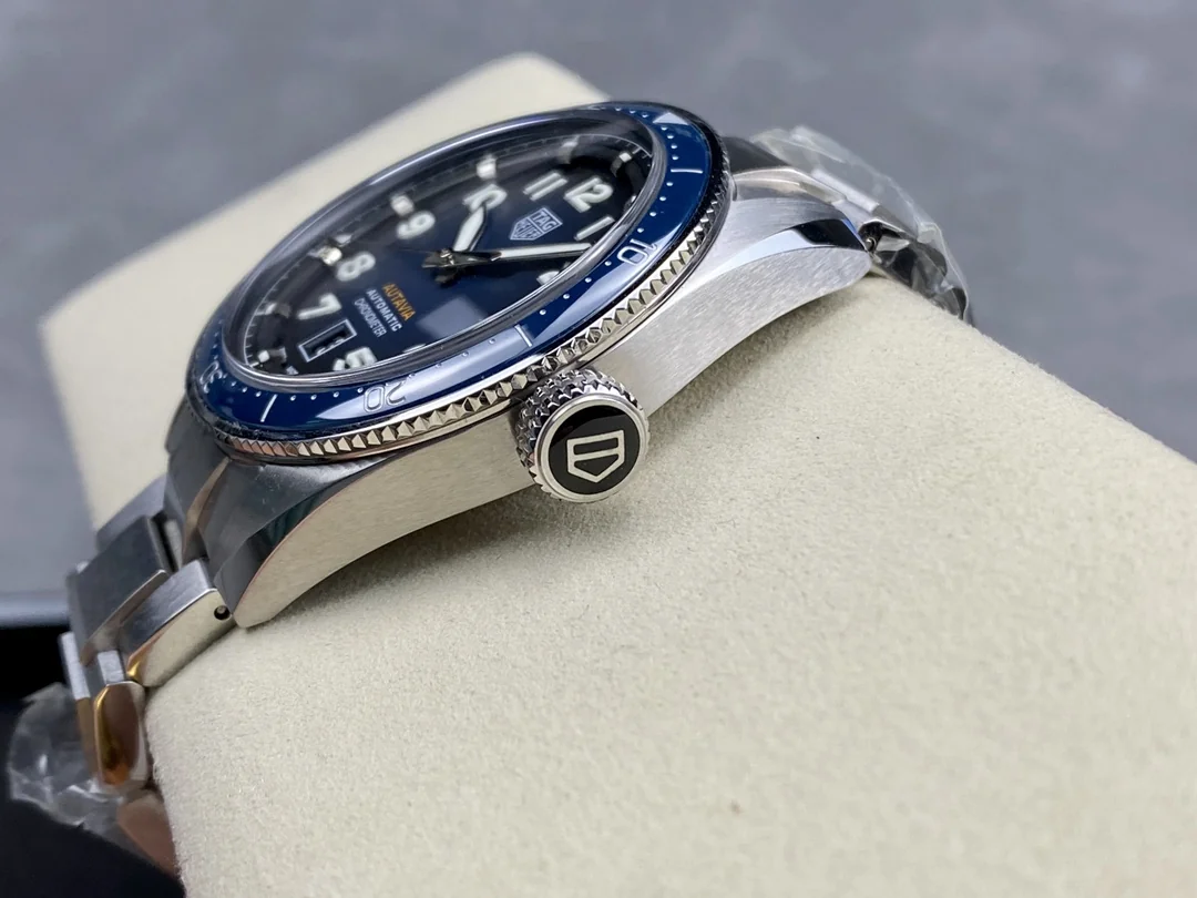 Tag Heuer Autavia WBE5112.EB0173 Replica Swiss Super Clone: Best Replica with 100M Water Resistance & Vintage Design